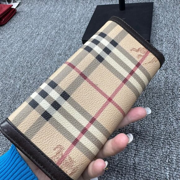 Burberry Leather Wallet 166-032425 - Picture 2 of 14